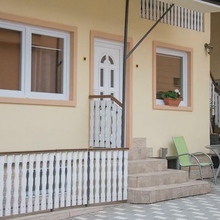 Eszter vendégház Izvoru Crisului Esterno foto