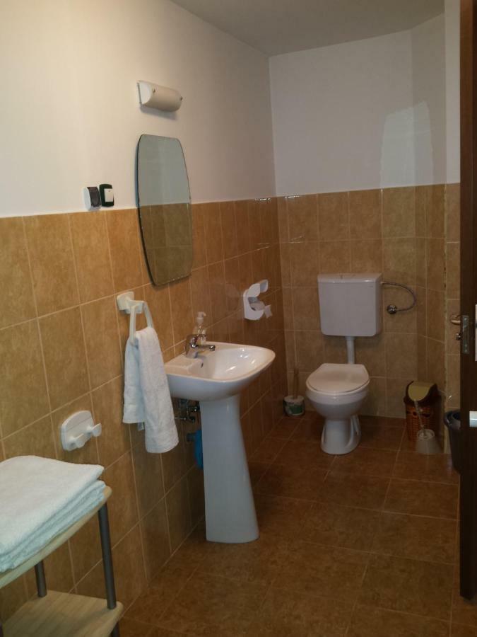 Eszter vendégház Izvoru Crisului Esterno foto